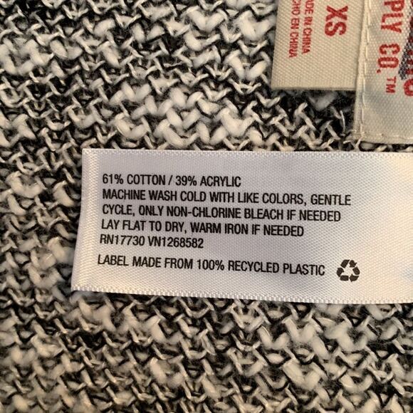 Mossimo supply Co size XS black and white fringed vest. A bit oversized NWOT - Picture 4 of 7